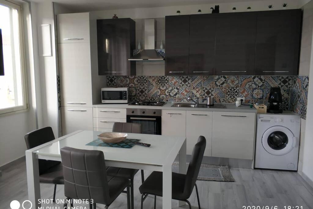 Home Sweet Home Appartamento Ricco Di Comfort パレルモ エクステリア 写真